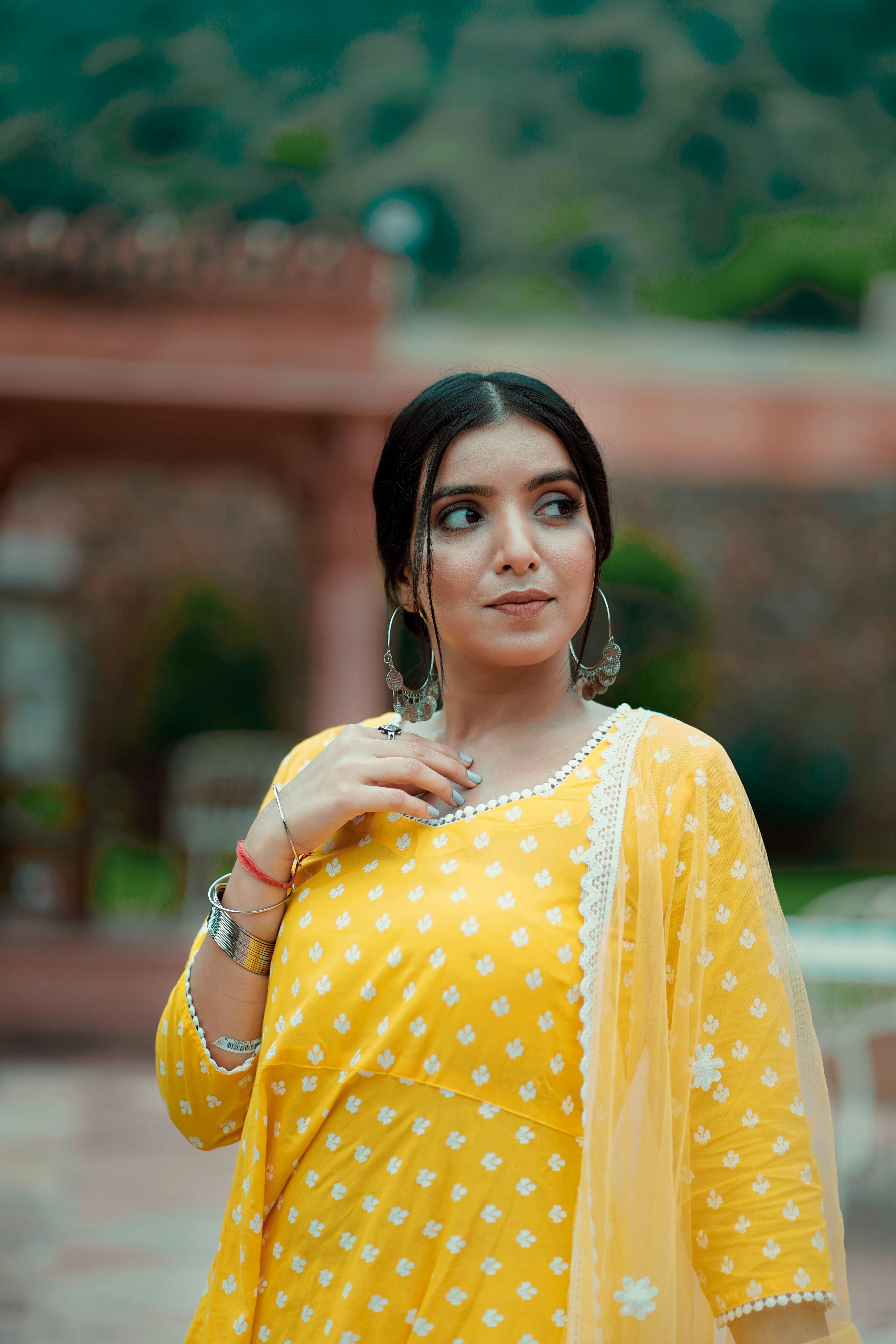 《回廊亭 互换人生》海报风格图